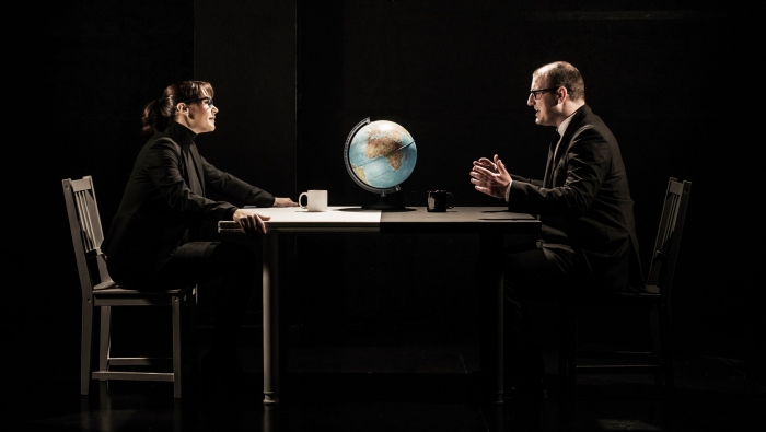 &ldquo;LEBENSRAUM - έ&nu;&alpha; &pi;&epsilon;ί&rho;&alpha;&mu;&alpha; &gamma;&iota;&alpha; &tau;&eta;&nu; &kappa;&alpha;&lambda;&omicron;&sigma;ύ&nu;&eta;- &tau;&omicron;&upsilon; &Theta;&alpha;&nu;ά&sigma;&eta; &Tau;&rho;&iota;&alpha;&rho;ί&delta;&eta;&rdquo;