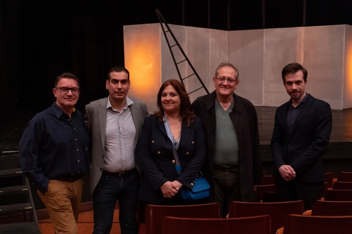 &Mu;&Epsilon; &Mu;&Epsilon;&Gamma;&Alpha;&Lambda;&Eta; &Epsilon;&Pi;&Iota;&Tau;&Upsilon;&Chi;&Iota;&Alpha; &Delta;&Omicron;&Theta;&Eta;&Kappa;&Alpha;&Nu; &Omicron;&Iota; &Pi;&Alpha;&Rho;&Alpha;&Sigma;&Tau;&Alpha;&Sigma;&Epsilon;&Iota;&Sigma; &Tau;&Omicron;&Upsilon; "&Nu;&Alpha;&Iota;" - &laquo;OUI&raquo; TOY &Gamma;&Kappa;&Alpha;&Mu;&Pi;&Rho;&Iota;&Epsilon;&Lambda; &Alpha;&Rho;&Omicron;&Upsilon; &Sigma;&Tau;&Eta; &Mu;&Omicron;&Nu;&Eta; &Lambda;&Alpha;&Zeta;&Alpha;&Rho;&Iota;&Sigma;&Tau;&Omega;&Nu;