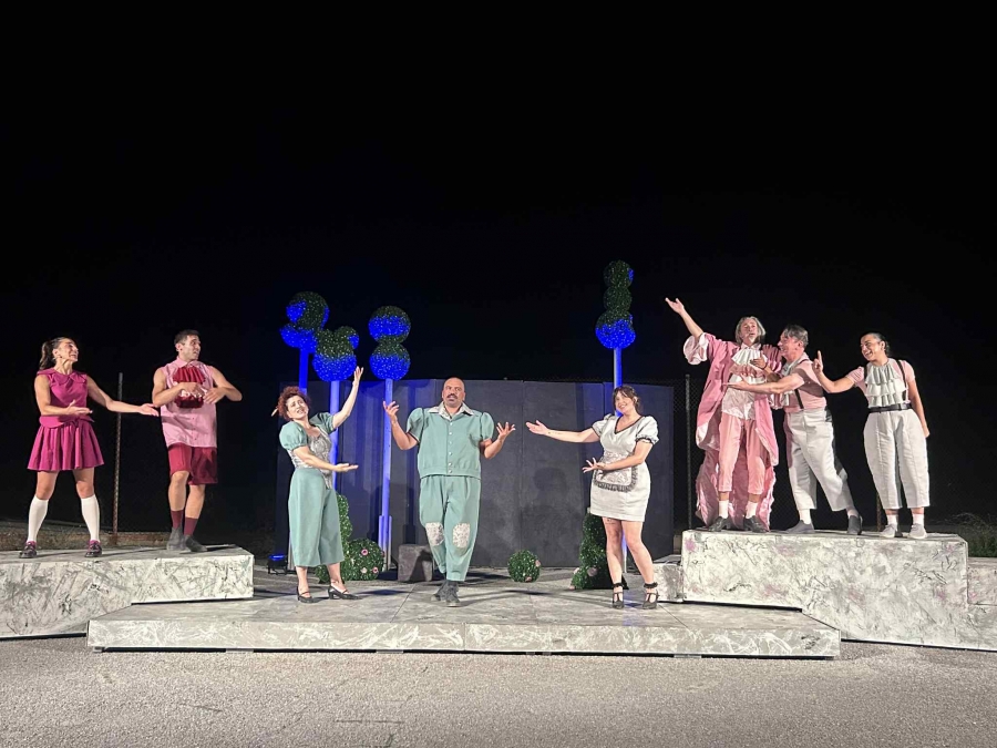 &laquo;&Gamma;&Iota;&Alpha;&Tau;&Rho;&Omicron;&Sigma; &Mu;&Epsilon; &Tau;&Omicron; &Sigma;&Tau;&Alpha;&Nu;&Iota;&Omicron;&raquo; &Tau;&Omicron;&Upsilon; &Mu;&Omicron;&Lambda;&Iota;&Epsilon;&Rho;&Omicron;&Upsilon; - &Theta;&Epsilon;&Alpha;&Tau;&Rho;&Omicron; &Alpha;&Lambda;&Sigma;&Omicron;&Upsilon;&Sigma; &Mu;&Epsilon;&Lambda;&Iota;&Nu;&Alpha; &Mu;&Epsilon;&Rho;&Kappa;&Omicron;&Upsilon;&Rho;&Eta; &Beta;&Epsilon;&Rho;&Omicron;&Iota;&Alpha;&Sigma;